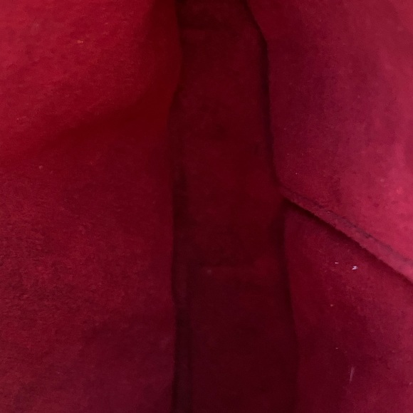 Louis Vuitton - Picture 3 of 11